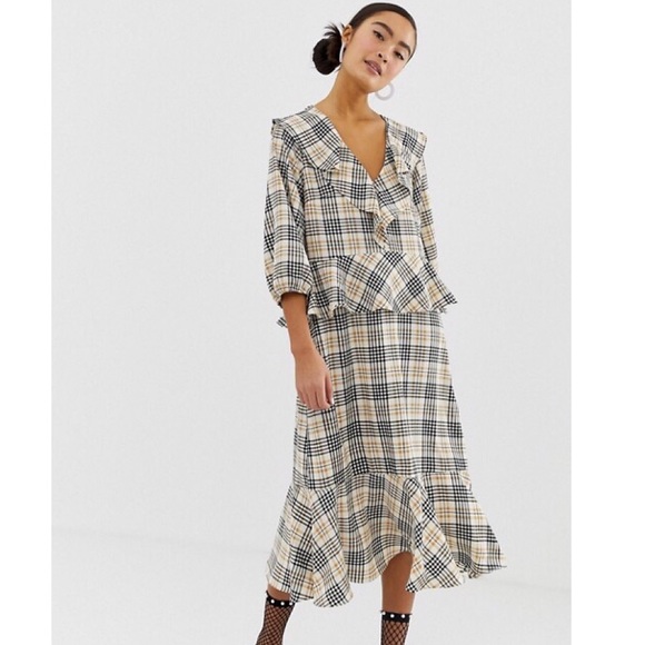 🆕 Monki Frill Detail Midi Dress in Check Print - Picture 1 of 4